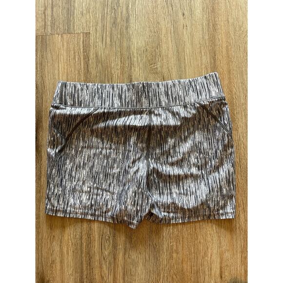 Reebok Gray and White Striped Athletic Shorts Size Medium - Picture 3 of 3